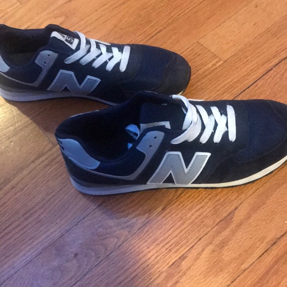 New balance shoes size 9.5 - Picture 2 of 2